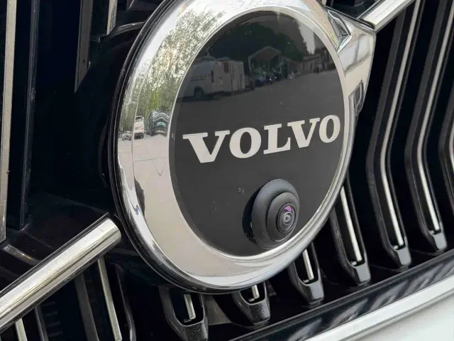 Volvo XC40 — Фото автомобиля 5