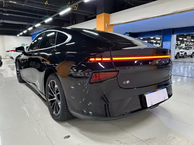 Xpeng P7 — Фото автомобиля 8