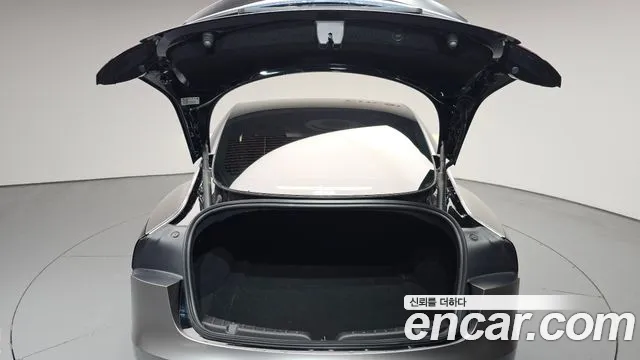 Tesla Model 3 — Фото автомобиля 29