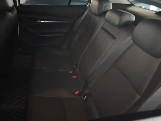 Mazda Axela — Фото автомобиля 16