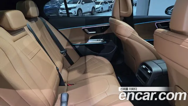 Mercedes-Benz E-Class — Фото автомобиля 20