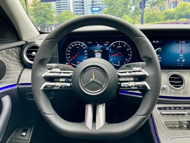 Mercedes-Benz E-Class — Фото автомобиля 11