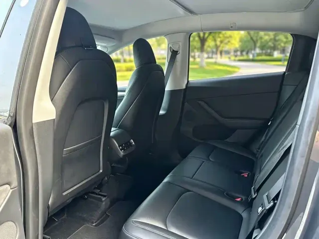 Tesla Model Y — Фото автомобиля 6