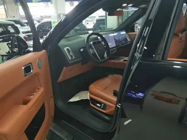 Li Auto L7 — Фото автомобиля 14