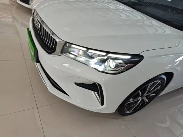 Geely Emgrand — Фото автомобиля 23