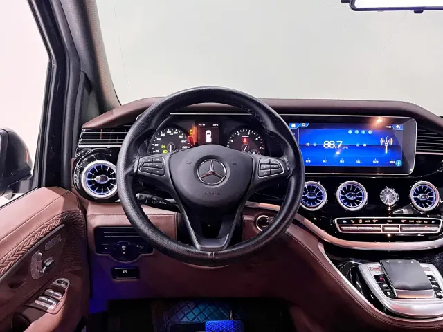 Mercedes-Benz Vito 2023 2.0T Elite 7-Seater — Фото автомобиля 14