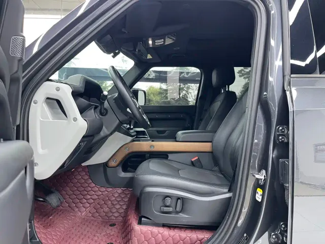 Land Rover Defender — Фото автомобиля 18