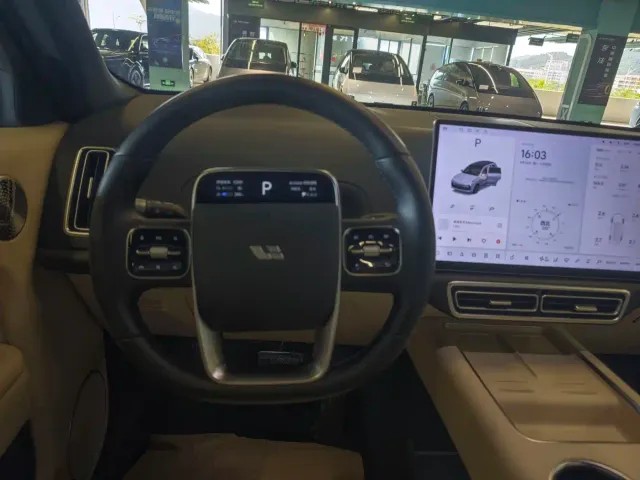 Li Auto L8 — Фото автомобиля 7