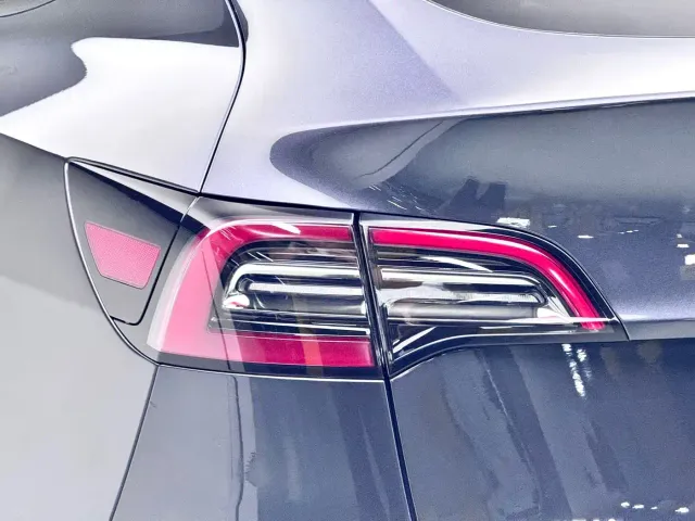 Tesla Model Y — Фото автомобиля 18