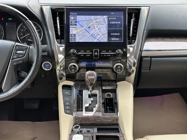 Toyota Vellfire — Фото автомобиля 22