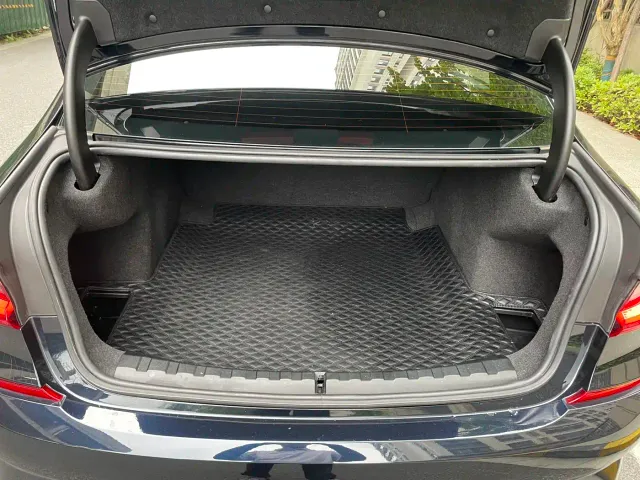 BMW 3 Series — Фото автомобиля 18