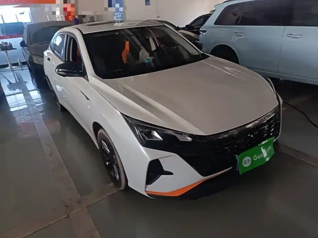 Dongfeng Yixuan — Фото автомобиля 3