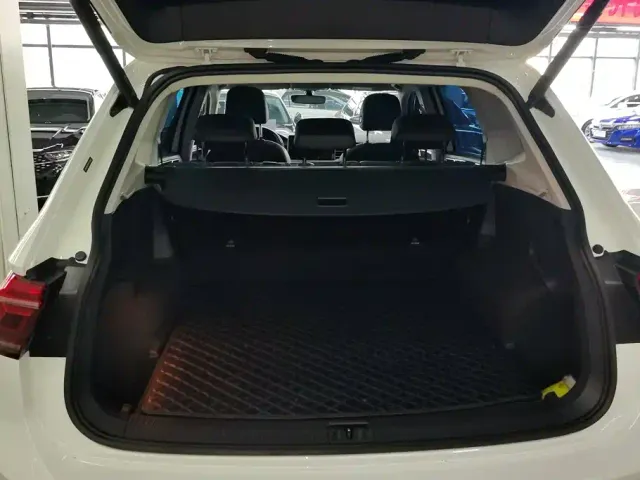 Volkswagen Tiguan L — Фото автомобиля 4