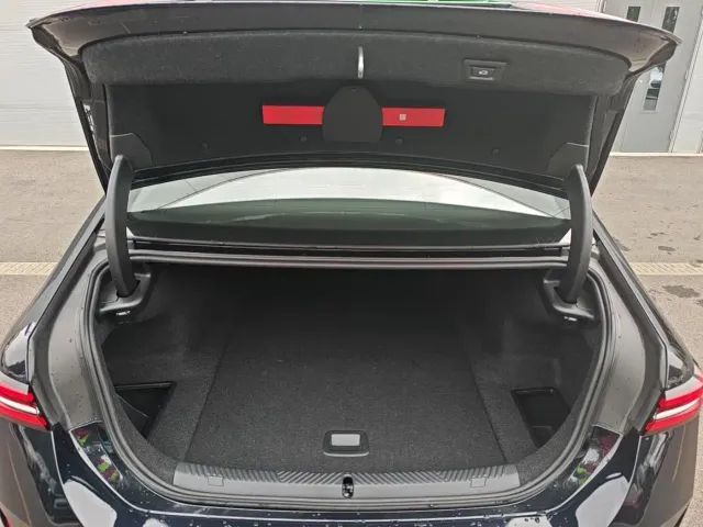 BMW BMW i5 2025 eDrive 35L M Sport Package — Фото автомобиля 8
