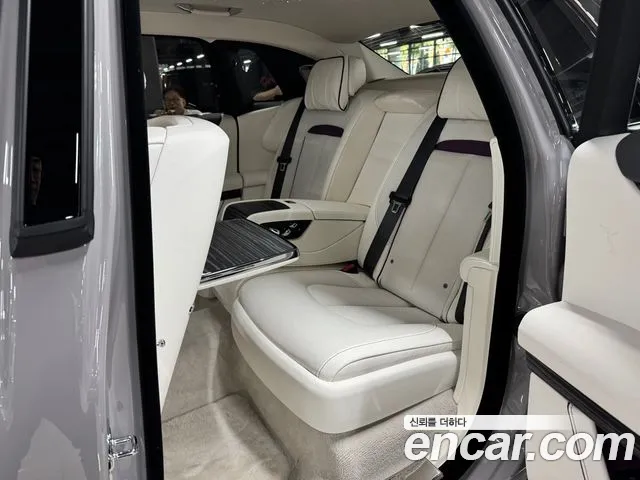 Rolls-Royce Ghost — Фото автомобиля 13