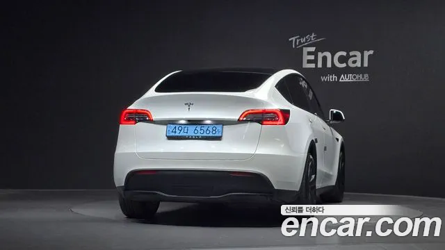Tesla Model Y — Фото автомобиля 4