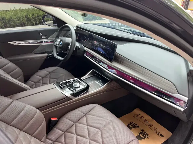 BMW 7 Series — Фото автомобиля 17