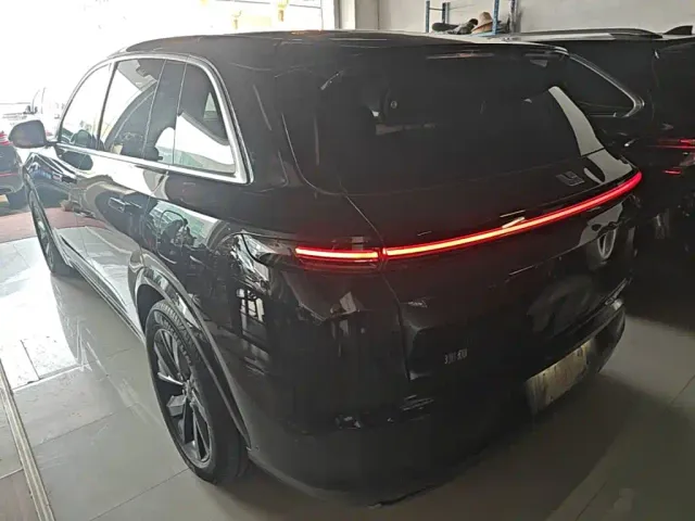 Li Auto L7 — Фото автомобиля 4