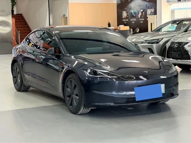 Tesla Model 3 — Фото автомобиля 3