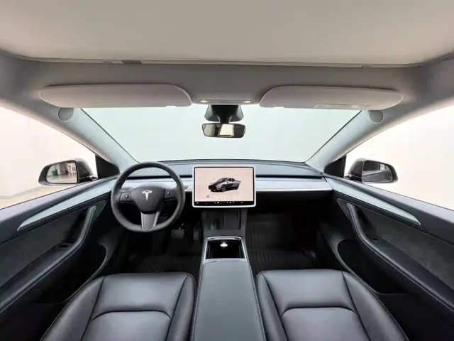 Tesla Model Y — Фото автомобиля 5