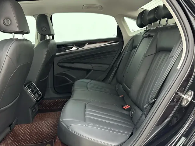 Volkswagen Passat — Фото автомобиля 8