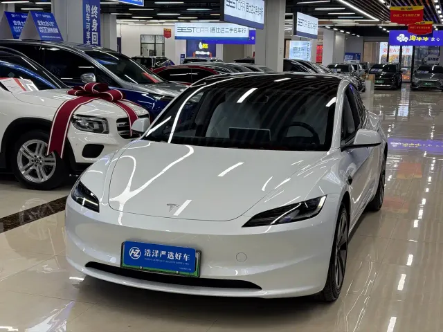 Фотография автомобиля — Tesla Model 3