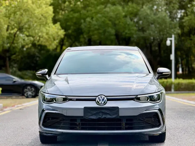 Volkswagen Golf — Фото автомобиля 2
