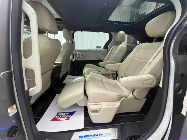 Toyota Sienna — Фото автомобиля 18