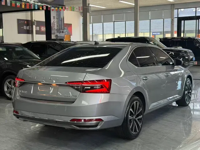 Skoda Superb — Фото автомобиля 10