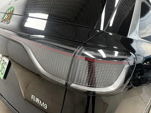 Aito M9 — Фото автомобиля 10