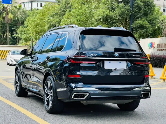 BMW X7 — Фото автомобиля 9