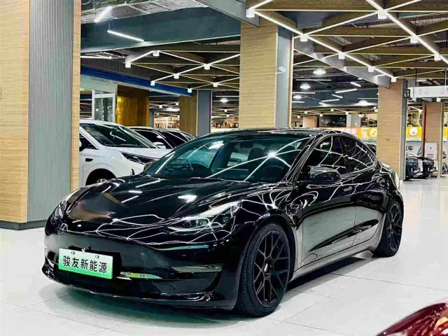 Фотография автомобиля — Tesla Model 3