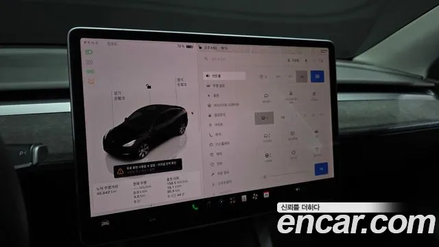 Tesla Model Y — Фото автомобиля 24