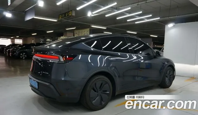 Tesla Model Y — Фото автомобиля 8