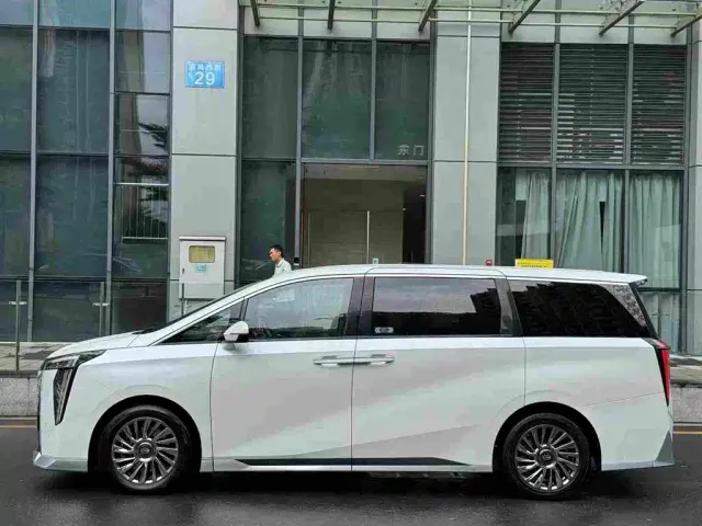 GAC Trumpchi M8 — Фото автомобиля 3