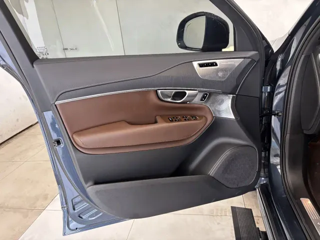 Volvo XC90 — Фото автомобиля 10