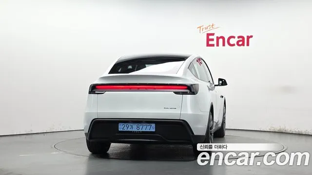 Tesla Model Y — Фото автомобиля 4
