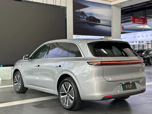 Li Auto L6 — Фото автомобиля 6