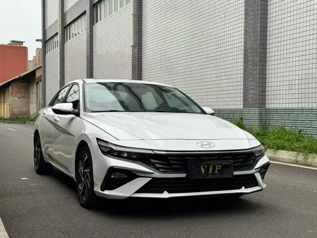 Hyundai Elantra — Фото автомобиля 3