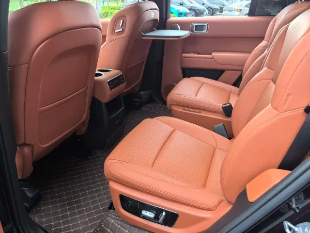 Li Auto L8 — Фото автомобиля 5