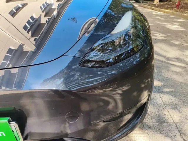 Tesla Model Y — Фото автомобиля 23