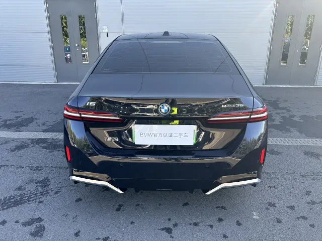 BMW i5 — Фото автомобиля 6