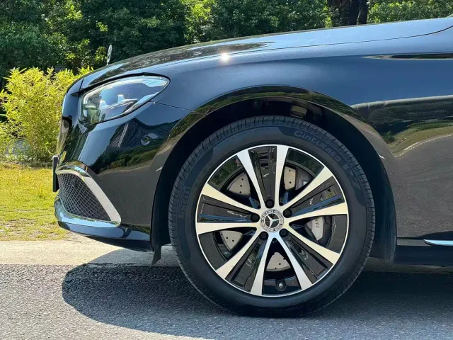 Mercedes-Benz E-Class — Фото автомобиля 16