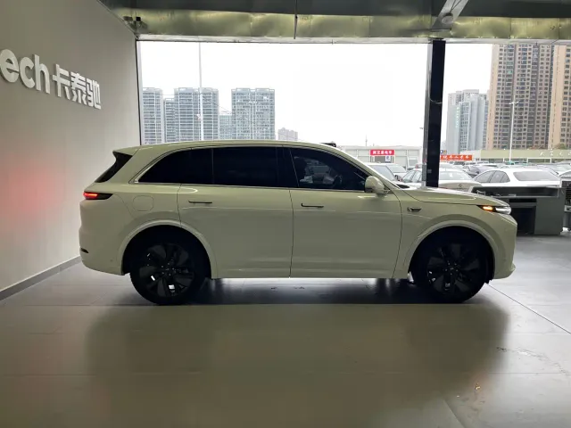 Li Auto L7 — Фото автомобиля 7