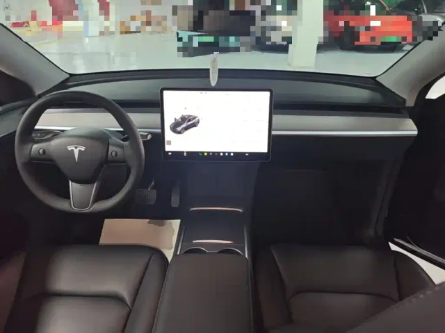 Tesla Model Y — Фото автомобиля 9