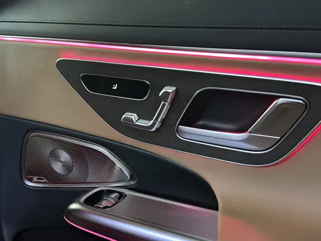 Mercedes-Benz E-Class — Фото автомобиля 12