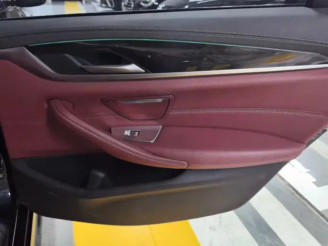 BMW 5 Series — Фото автомобиля 15