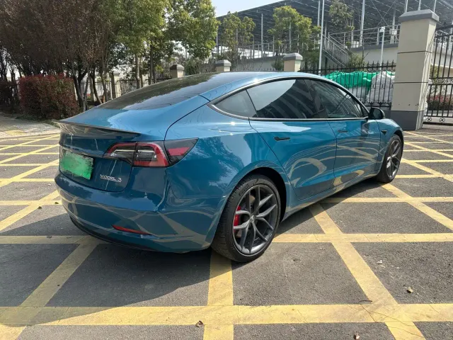 Tesla Model 3 — Фото автомобиля 6
