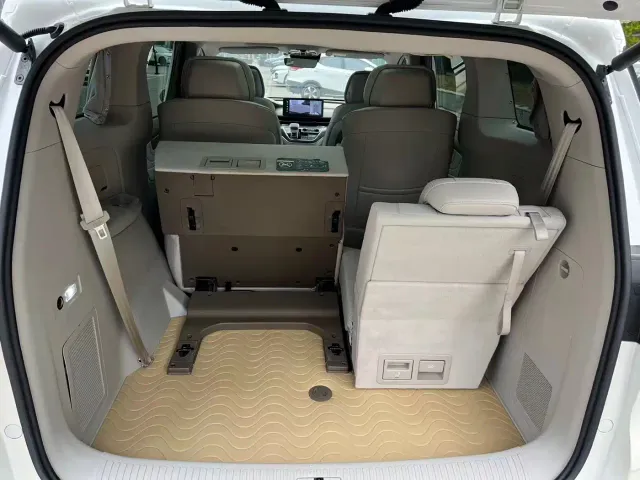 Roewe iMAX8 — Фото автомобиля 6