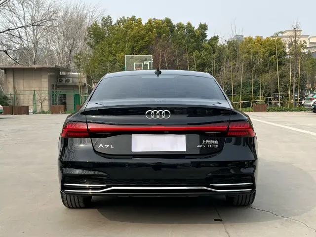 Audi A7L — Фото автомобиля 10